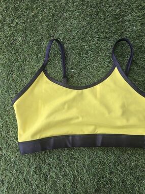 💫💫Yellow and black athletic blouse Active USA Women's Black Performance Top💫